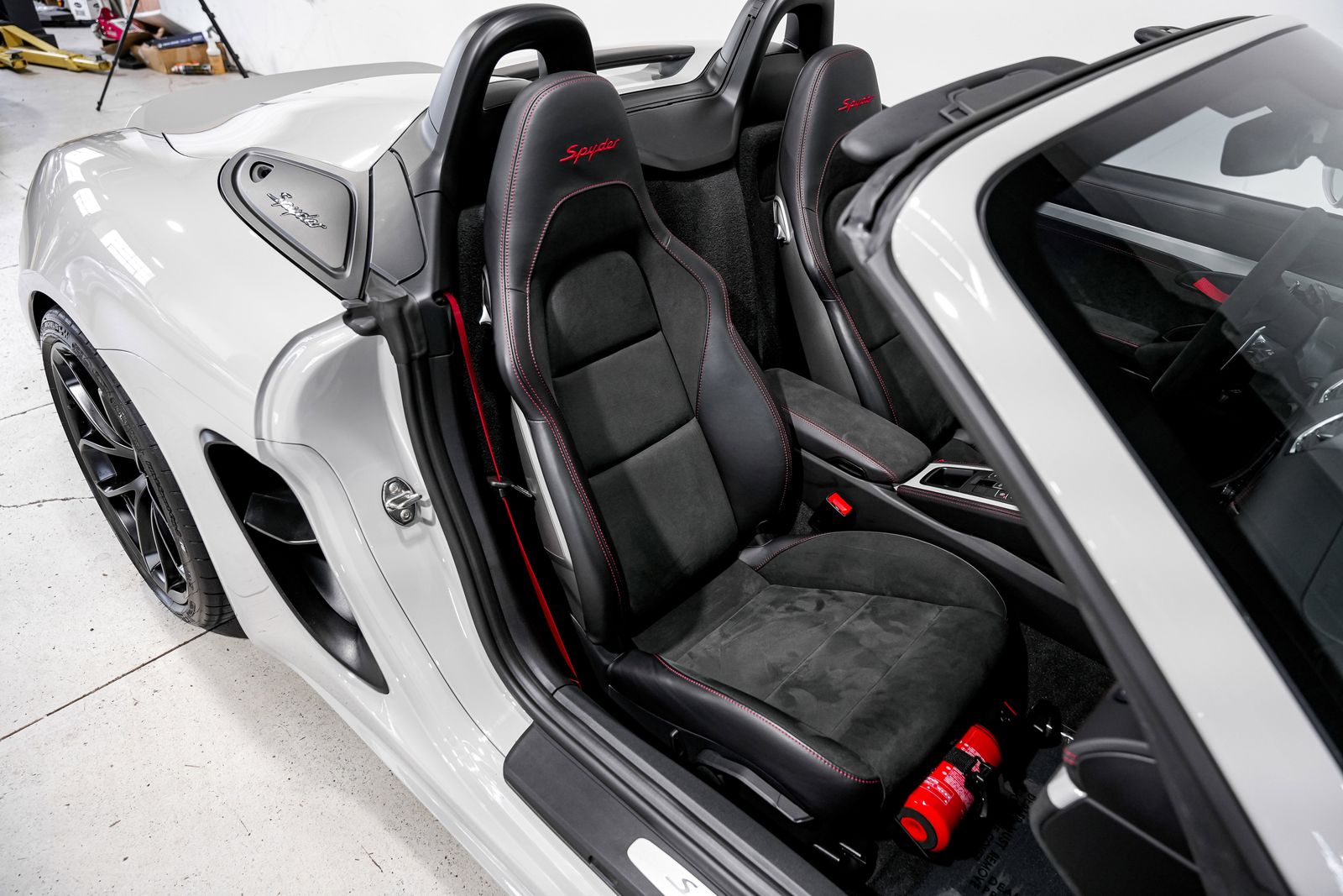 2022 Porsche 718 Spyder Base — photo 25