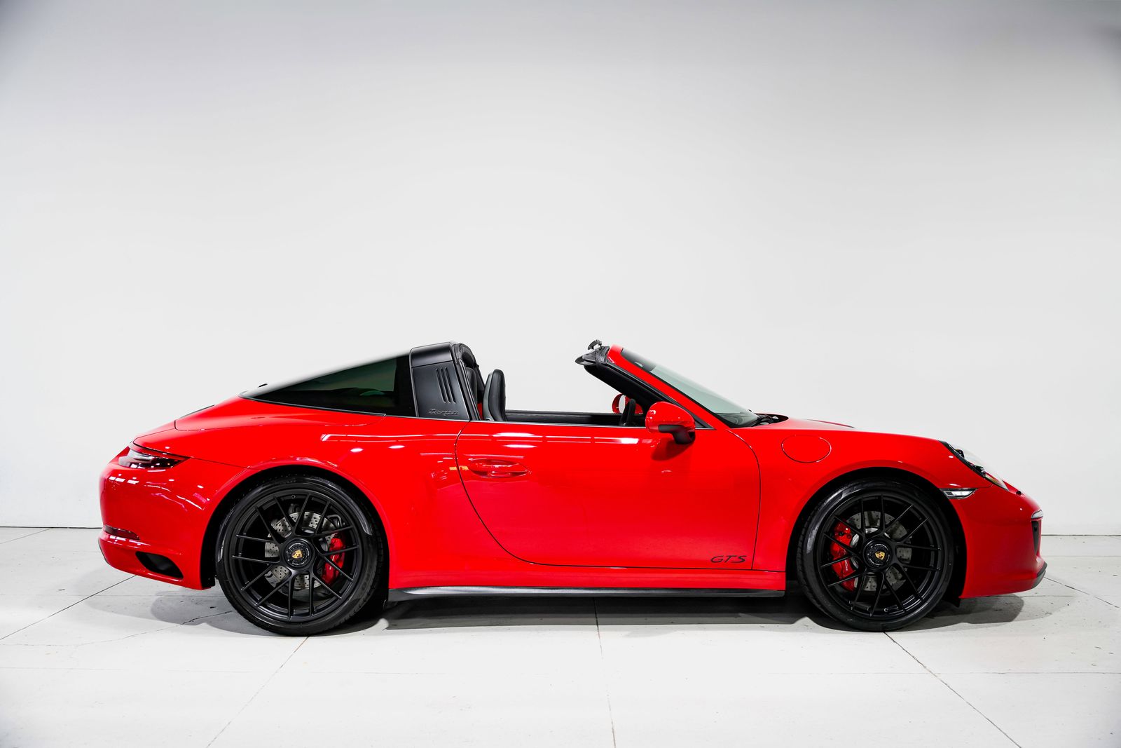2017 Porsche 911 Targa 4 GTS — photo 2
