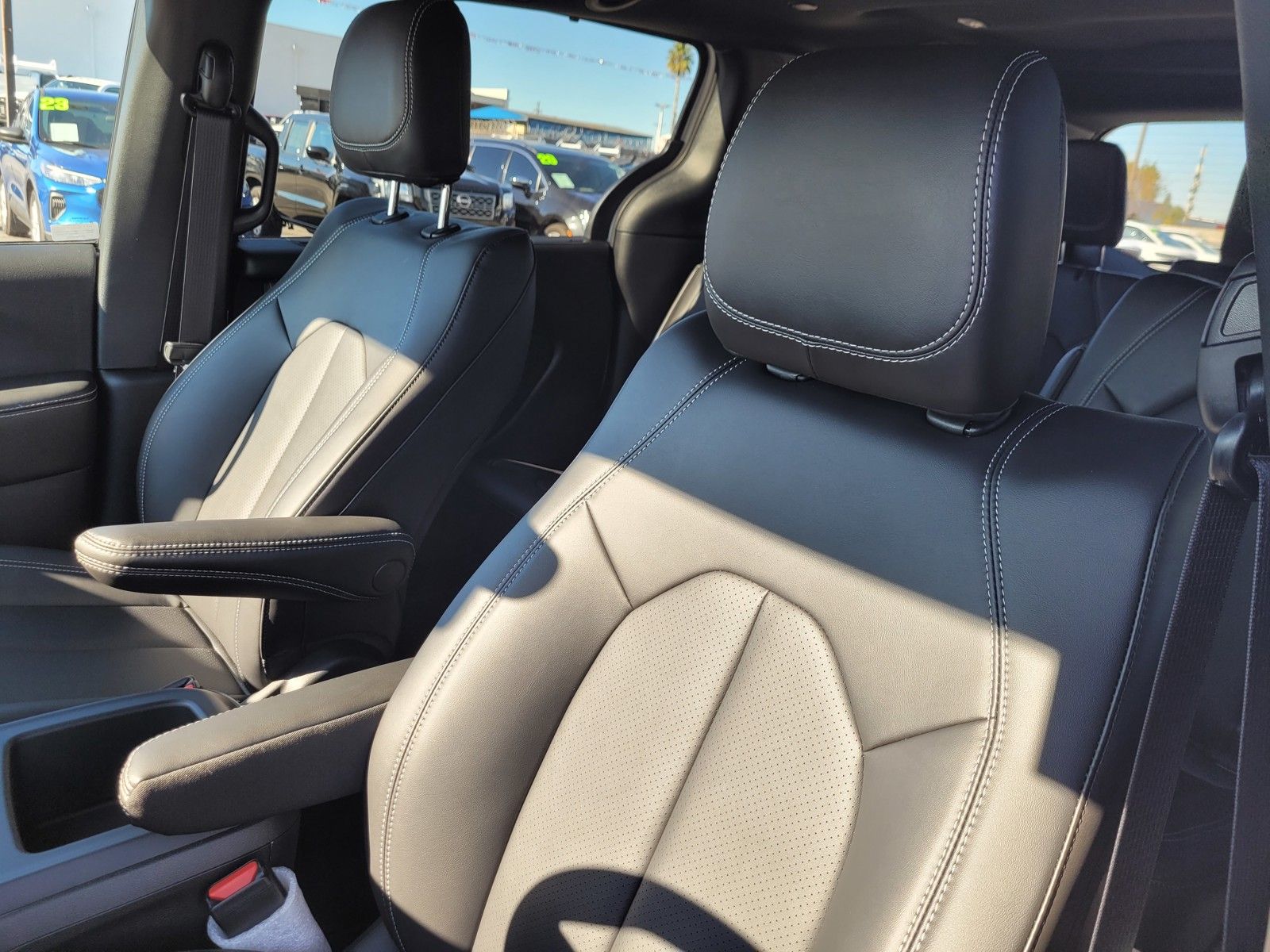 New 2026 White Chrysler Select image 13