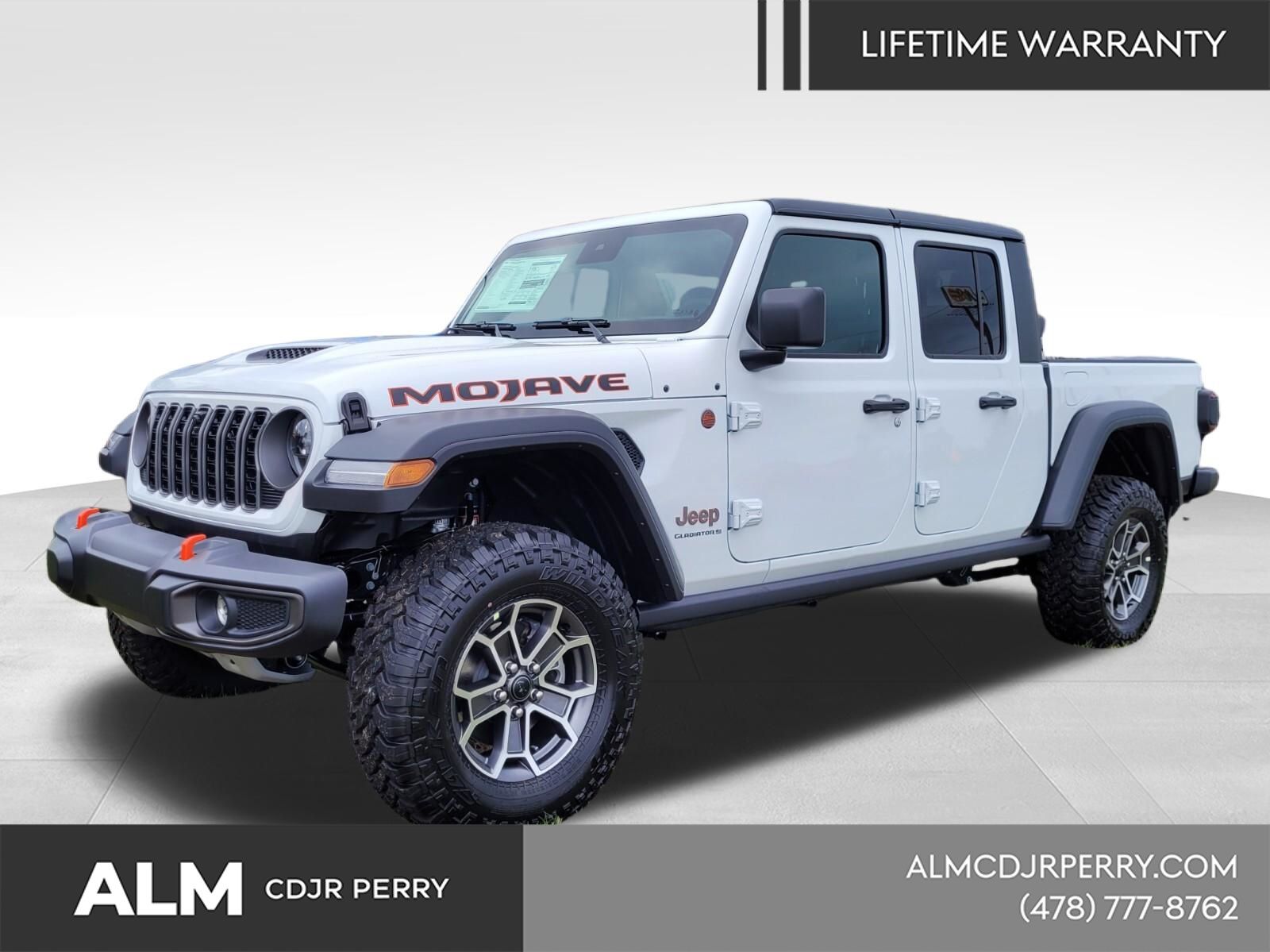 Bright White Clearcoat 2025 Jeep Gladiator Mojave Crew Cab 4WD Pickup Truck Four-Wheel Drive 8-Speed Automatic