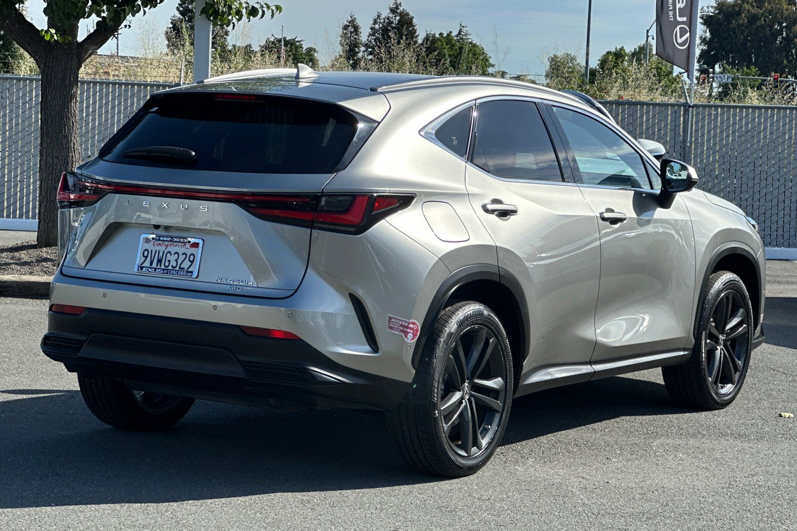 View vehicle photo 4