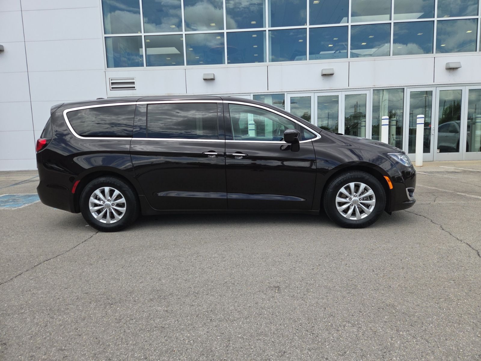 used 2018 Chrysler Pacifica car, priced at $18,250