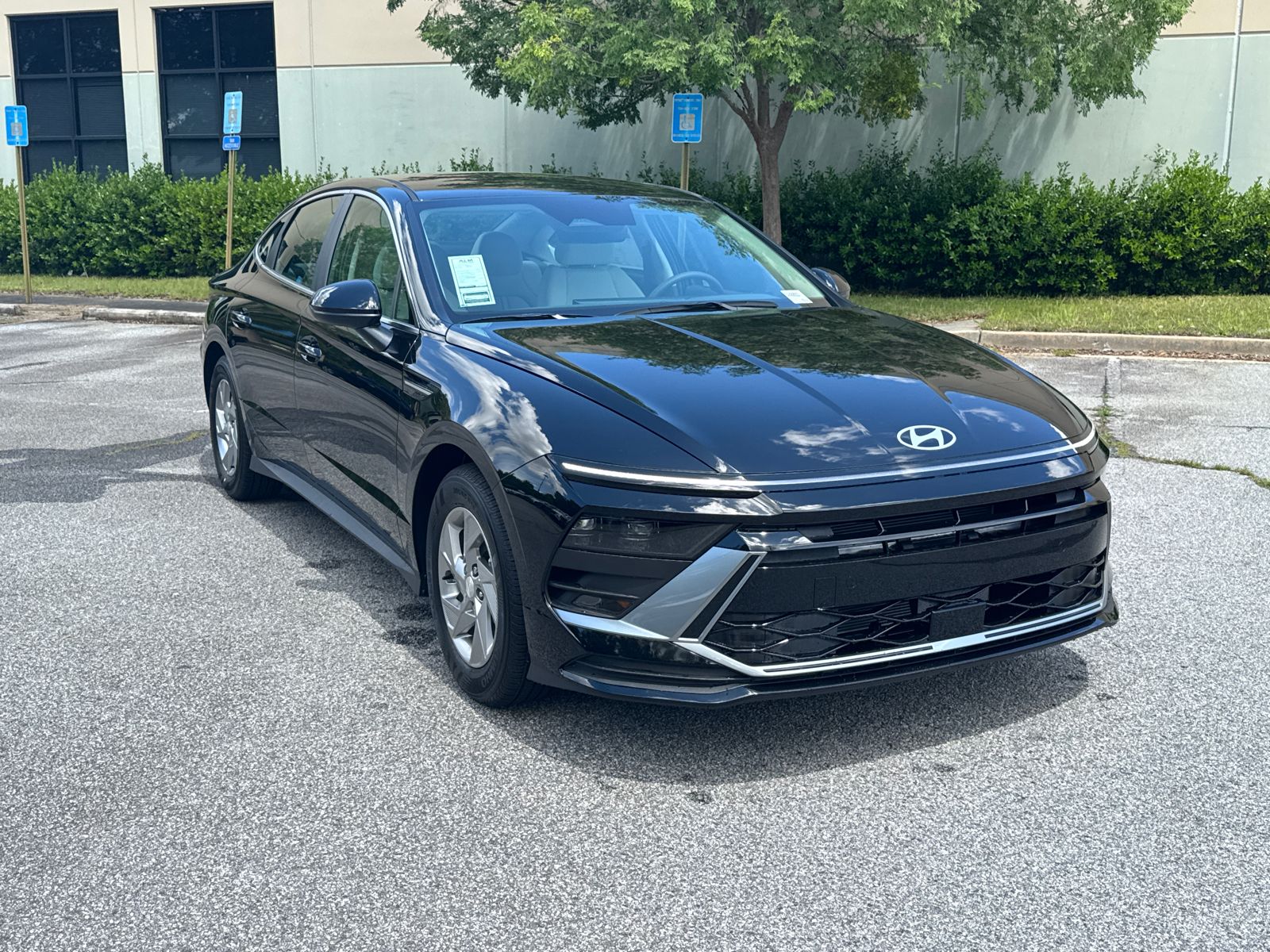 2025 Hyundai Sonata SE photo 3