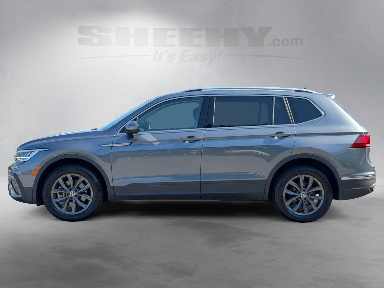 Used 2023 Gray Volkswagen 2.0T SE image 17