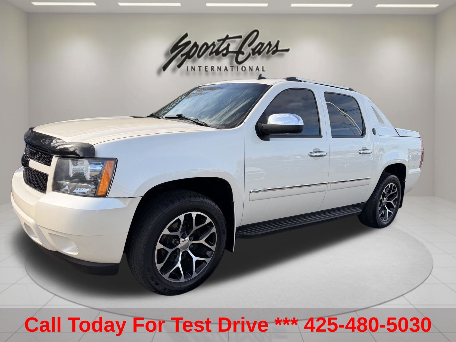 White 2013 Chevrolet Avalanche LTZ Black Diamond Edition 4WD Pickup Truck Four-Wheel Drive 6-Speed Automatic