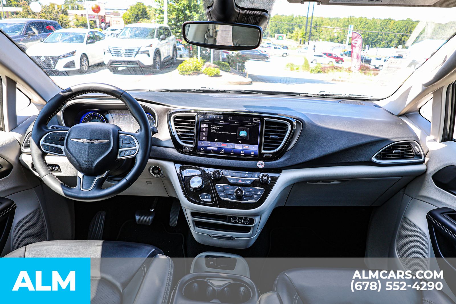 2023 Chrysler Pacifica Touring L photo 25