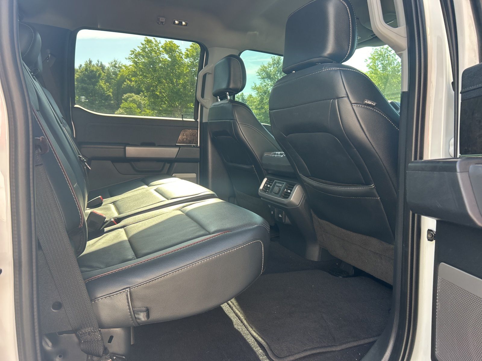 Certified Used 2023 Oxford White Ford Lariat image 28