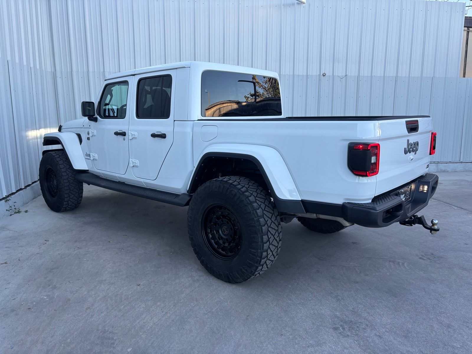 Used Car 2022 Jeep Gladiator  Overland For Sale Under $40,000 In Austin, Texas
