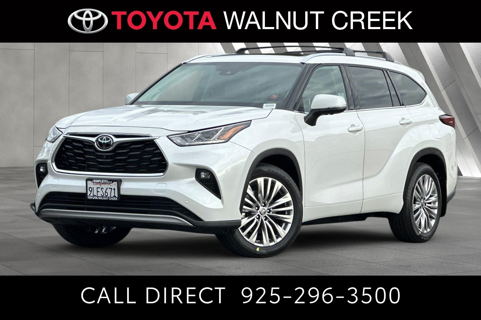 White (Wind Chill Pearl) 2024 Toyota Highlander SUV / Crossover All-Wheel Drive 8-Speed Automatic