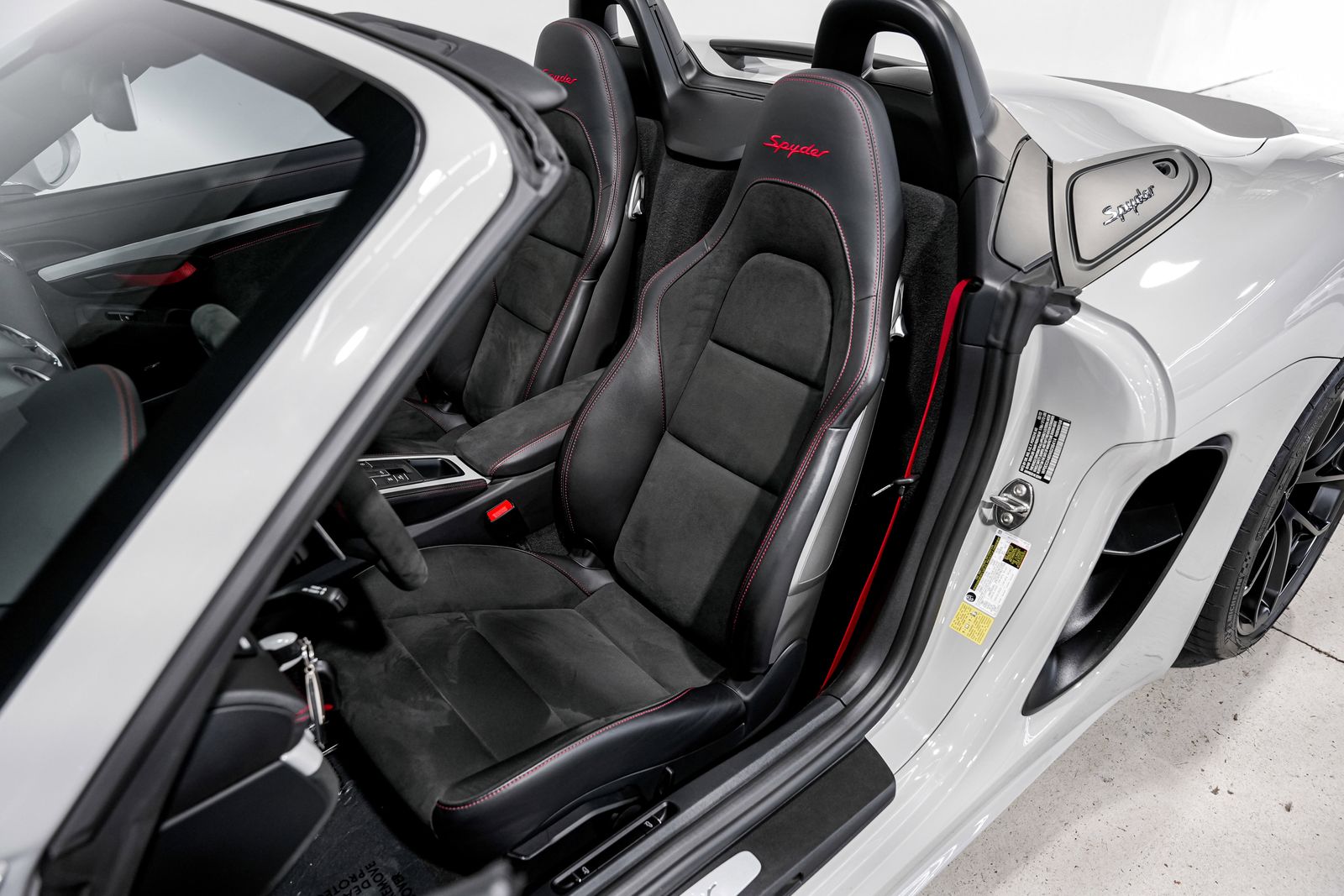 2022 Porsche 718 Spyder Base — photo 20
