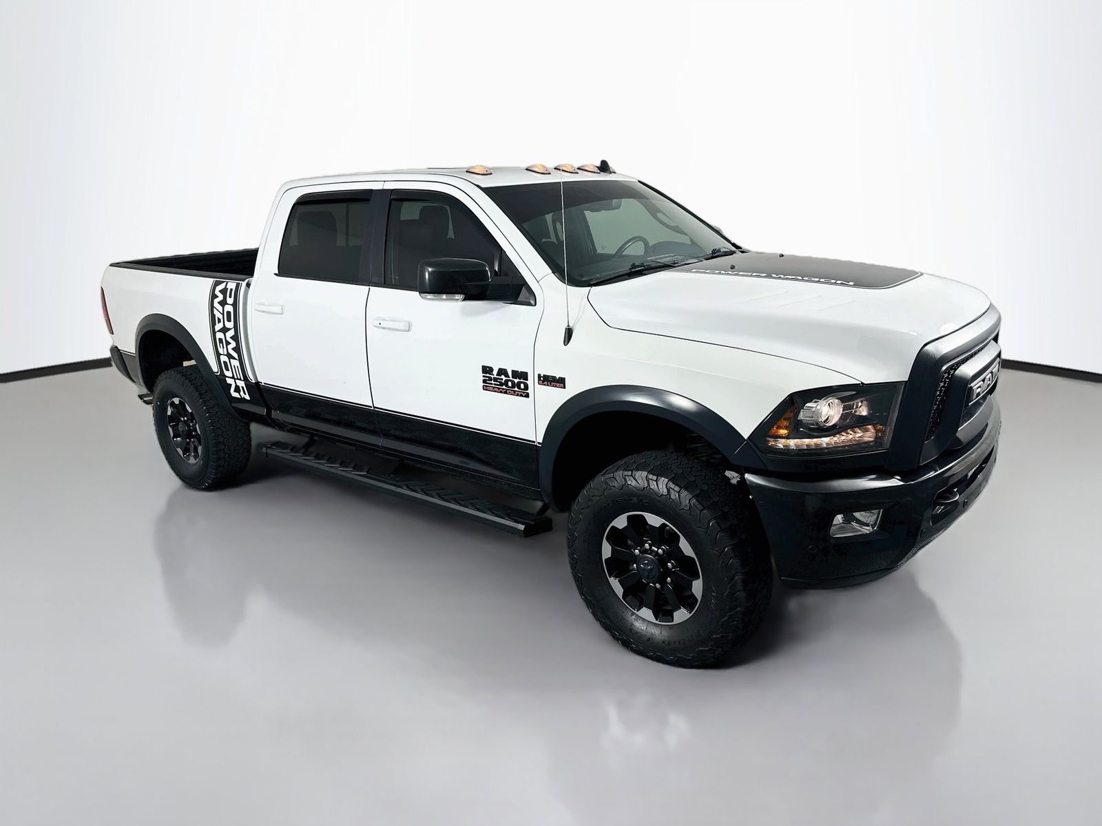 Bright White Clearcoat 2018 RAM 2500 Pickup Truck Four-Wheel Drive 6-Speed Automatic