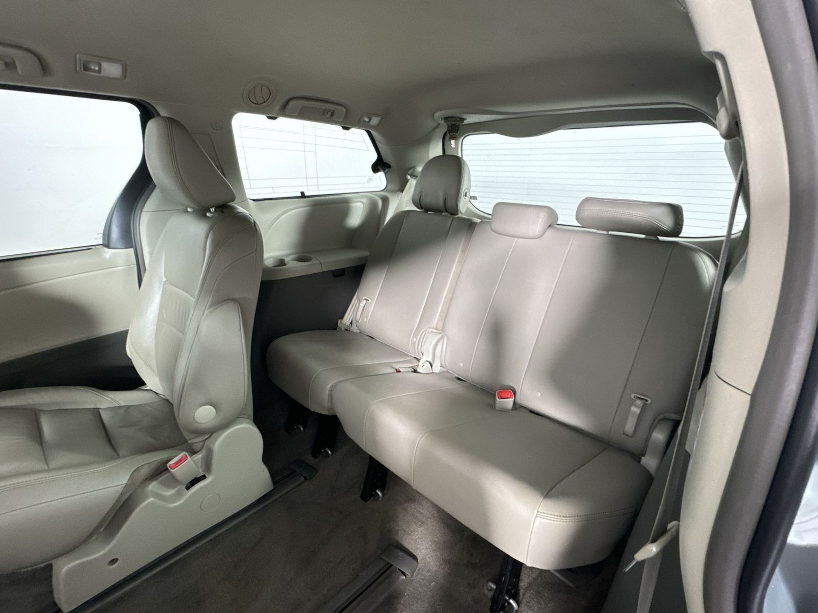 2016 Toyota Sienna Limited 22