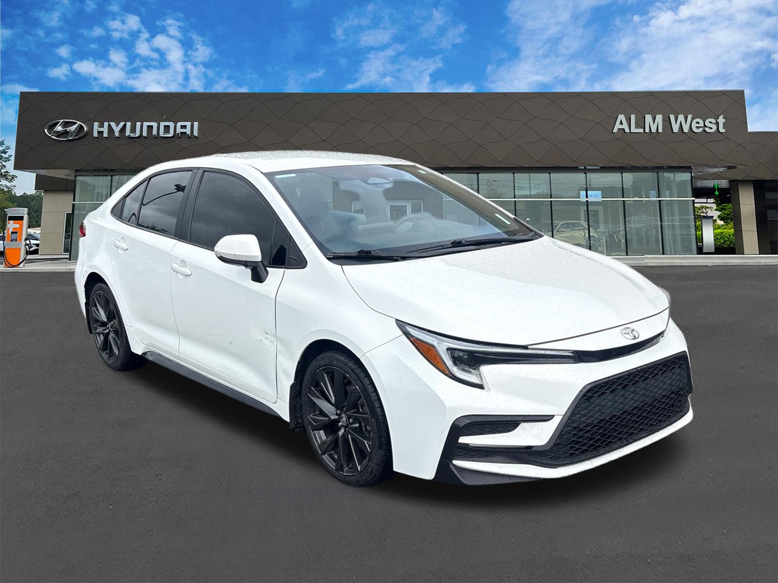Used 2025 Ice Toyota SE image 6