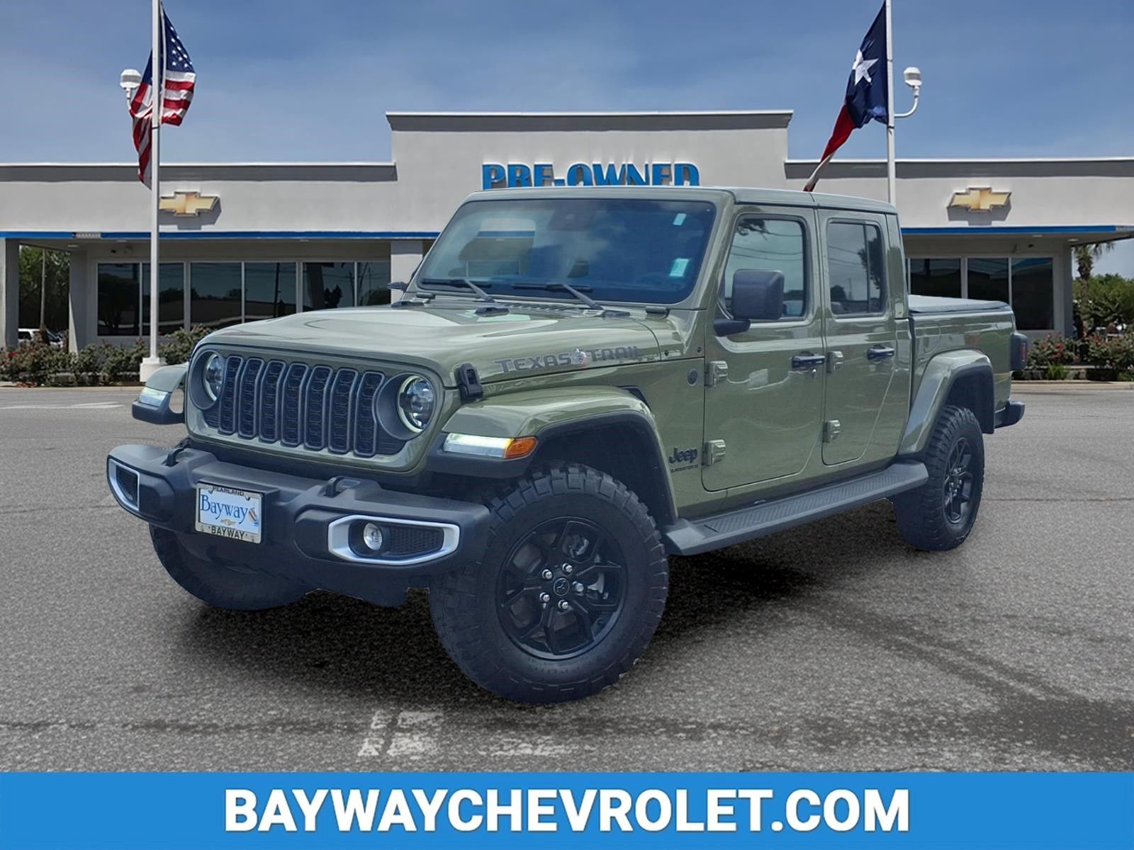 41 2025 Jeep Gladiator Texas Trail Crew Cab 4WD Pickup Truck Four-Wheel Drive 8-Speed Automatic