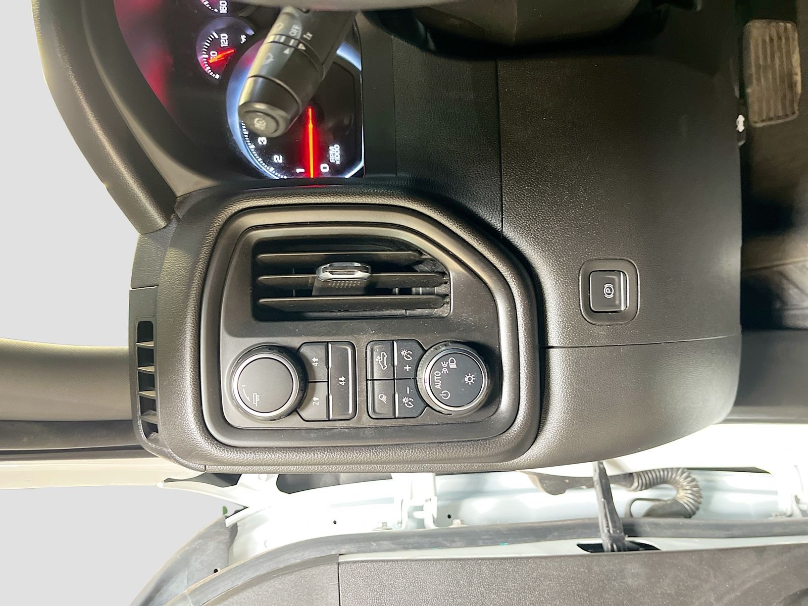 Used 2024 White Chevrolet Custom image 10