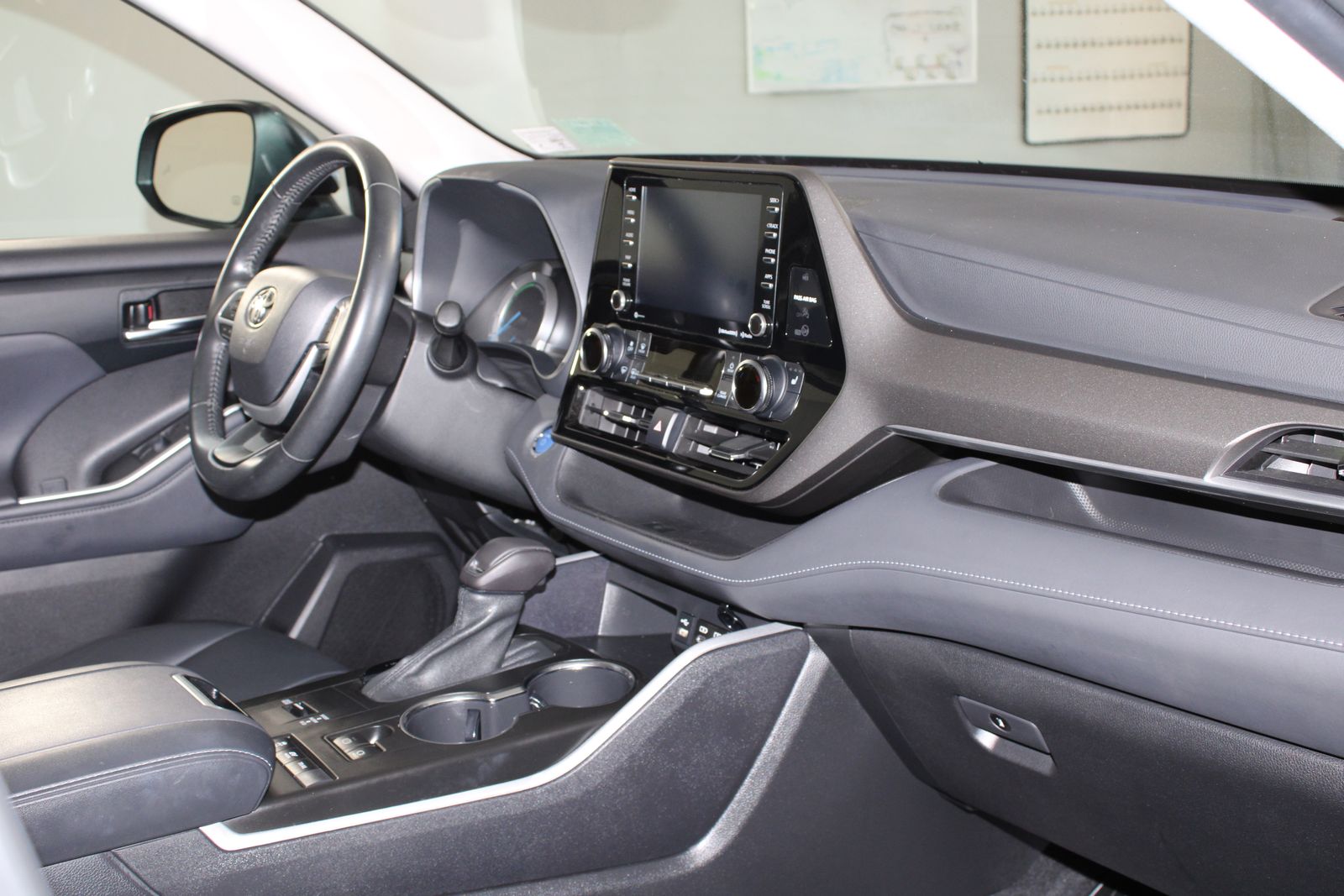 Used 2022 Gray Toyota XLE image 32