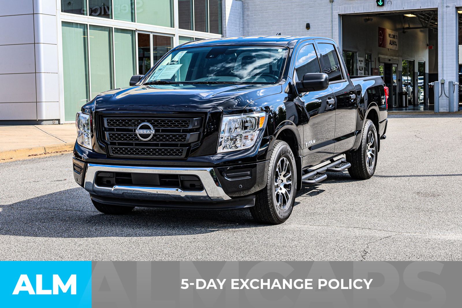 2024 Nissan Titan SV photo 3