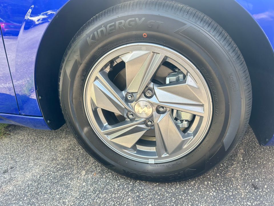 2025 Hyundai Elantra SE photo 12