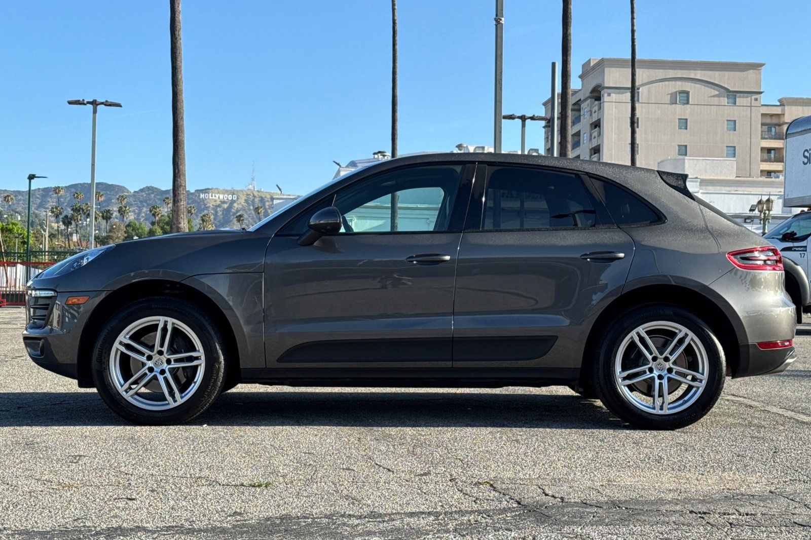 View vehicle photo 7