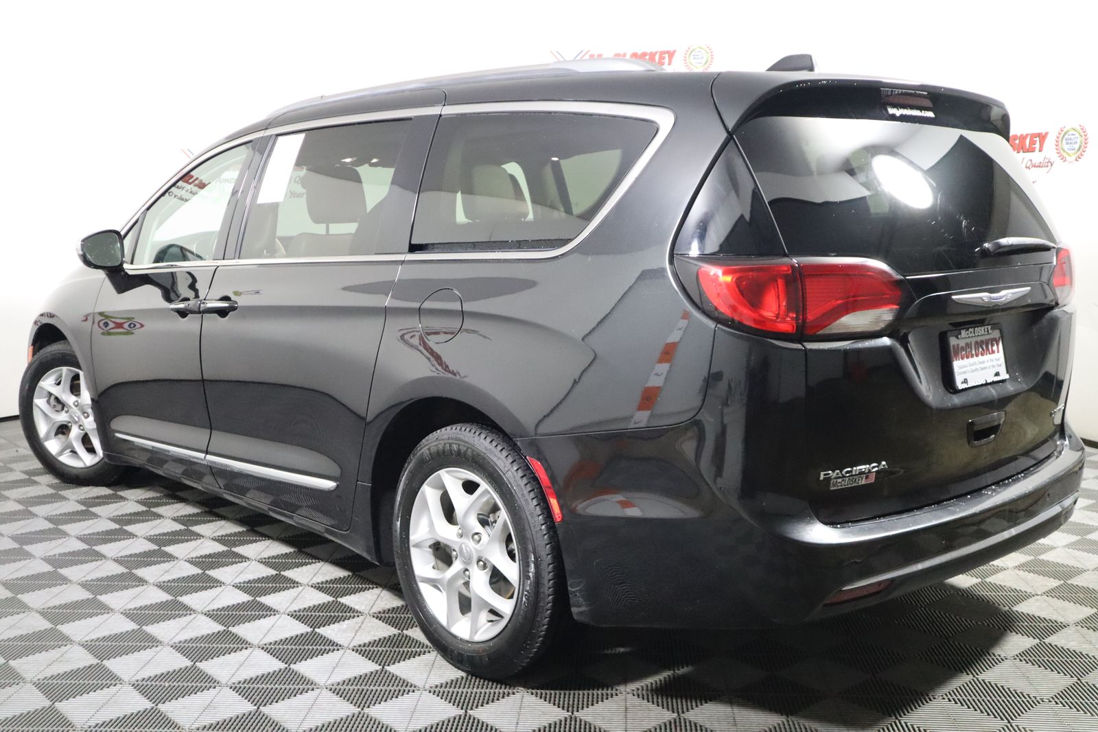 2020 Chrysler Pacifica Limited photo