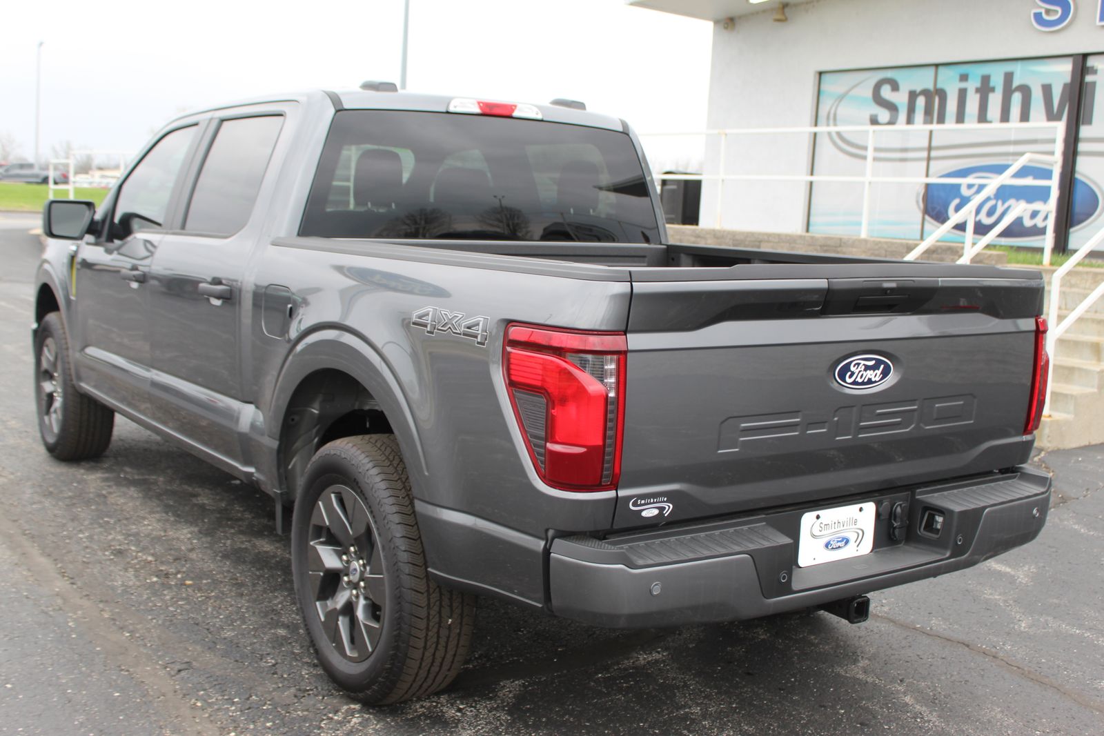 View vehicle photo 6