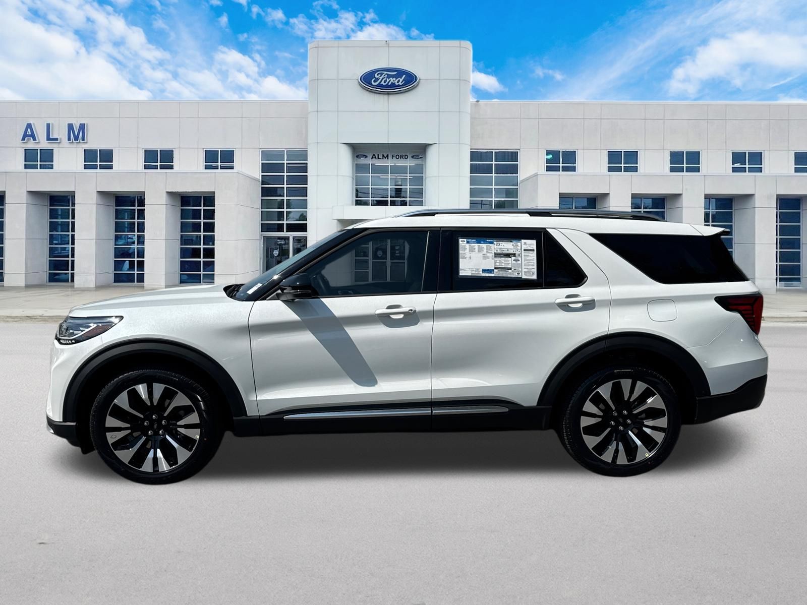 New 2026 Star White Metallic Tri-Coat Ford Platinum™ image 9