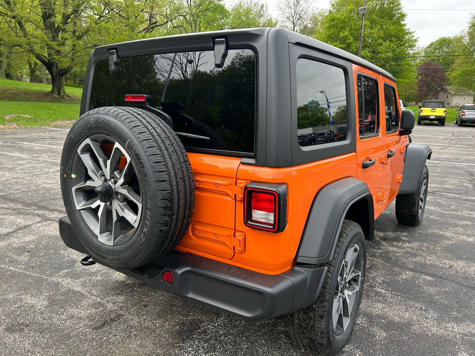 View vehicle photo 5