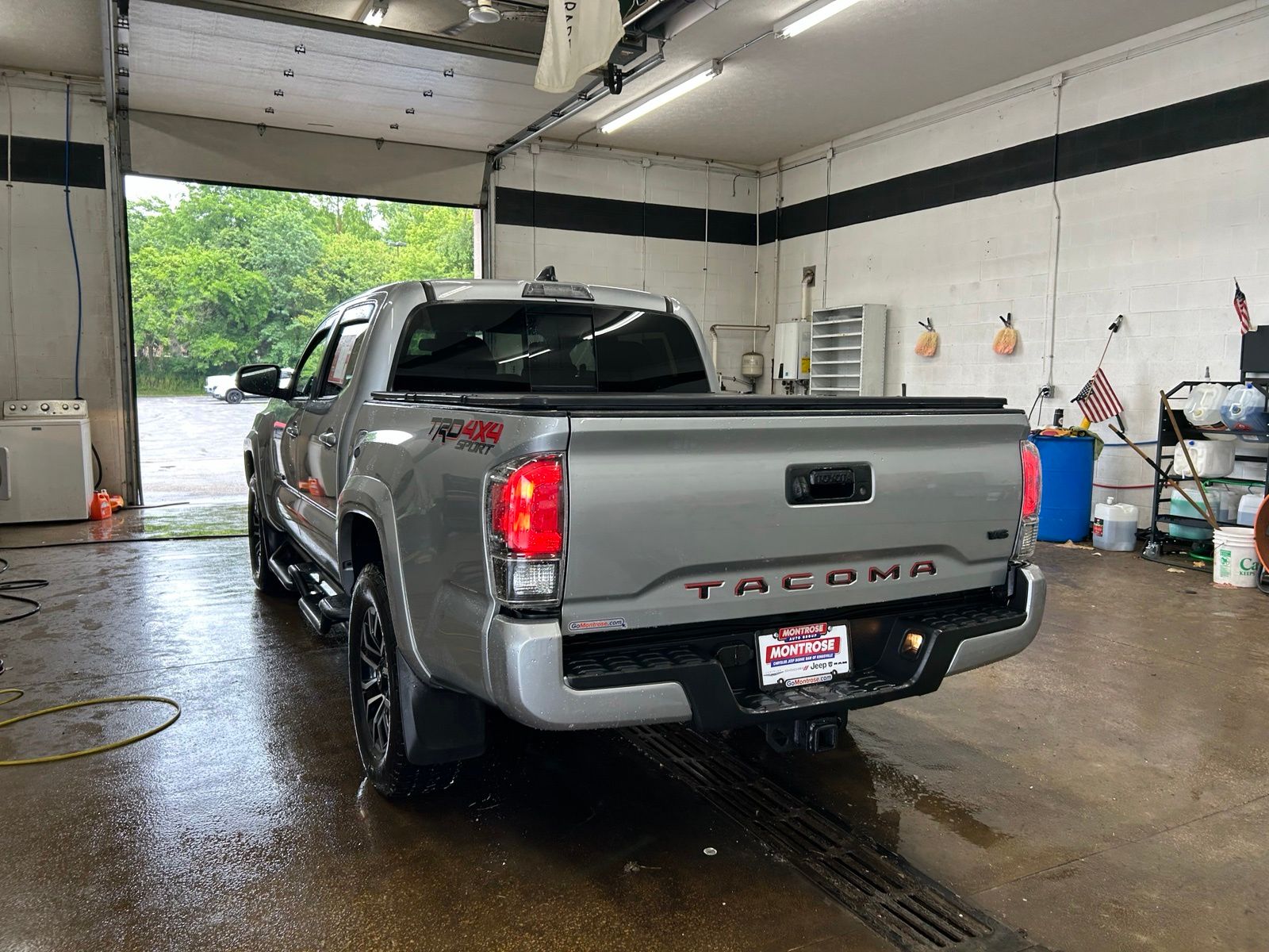 View vehicle photo 4