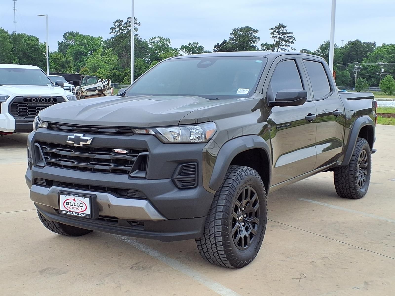 2024 Chevrolet Colorado Trail Boss - 2