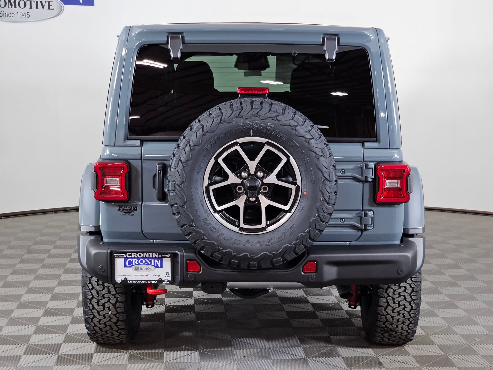 View vehicle photo 4