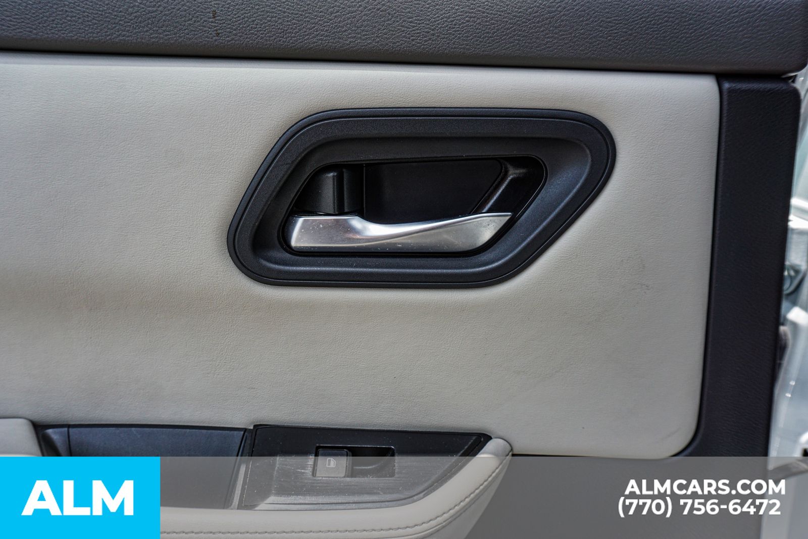 Used 2025 White Nissan SV image 60