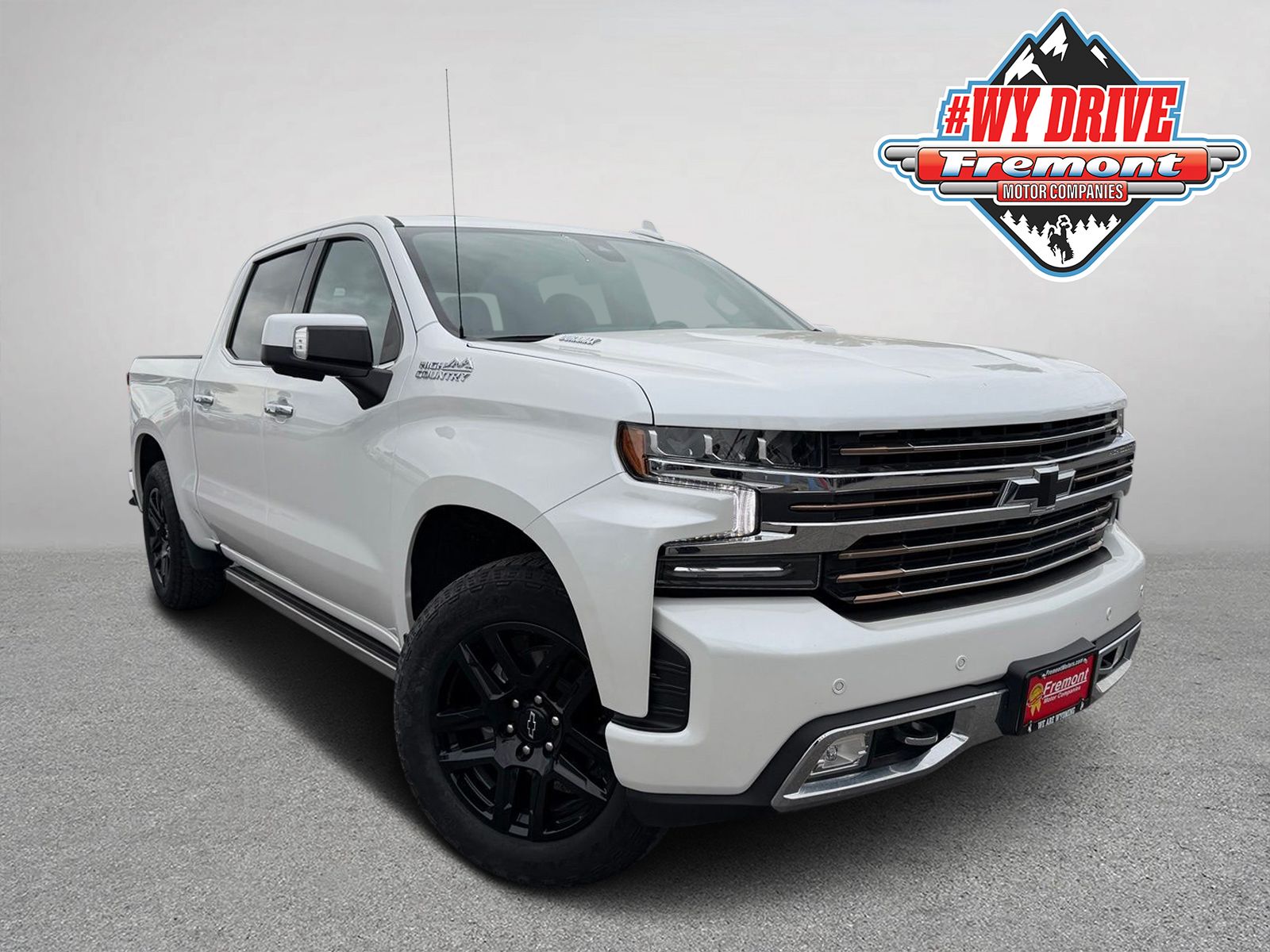 White (Iridescent Pearl Tricoat) 2021 Chevrolet Silverado 1500 Pickup Truck Four-Wheel Drive Automatic