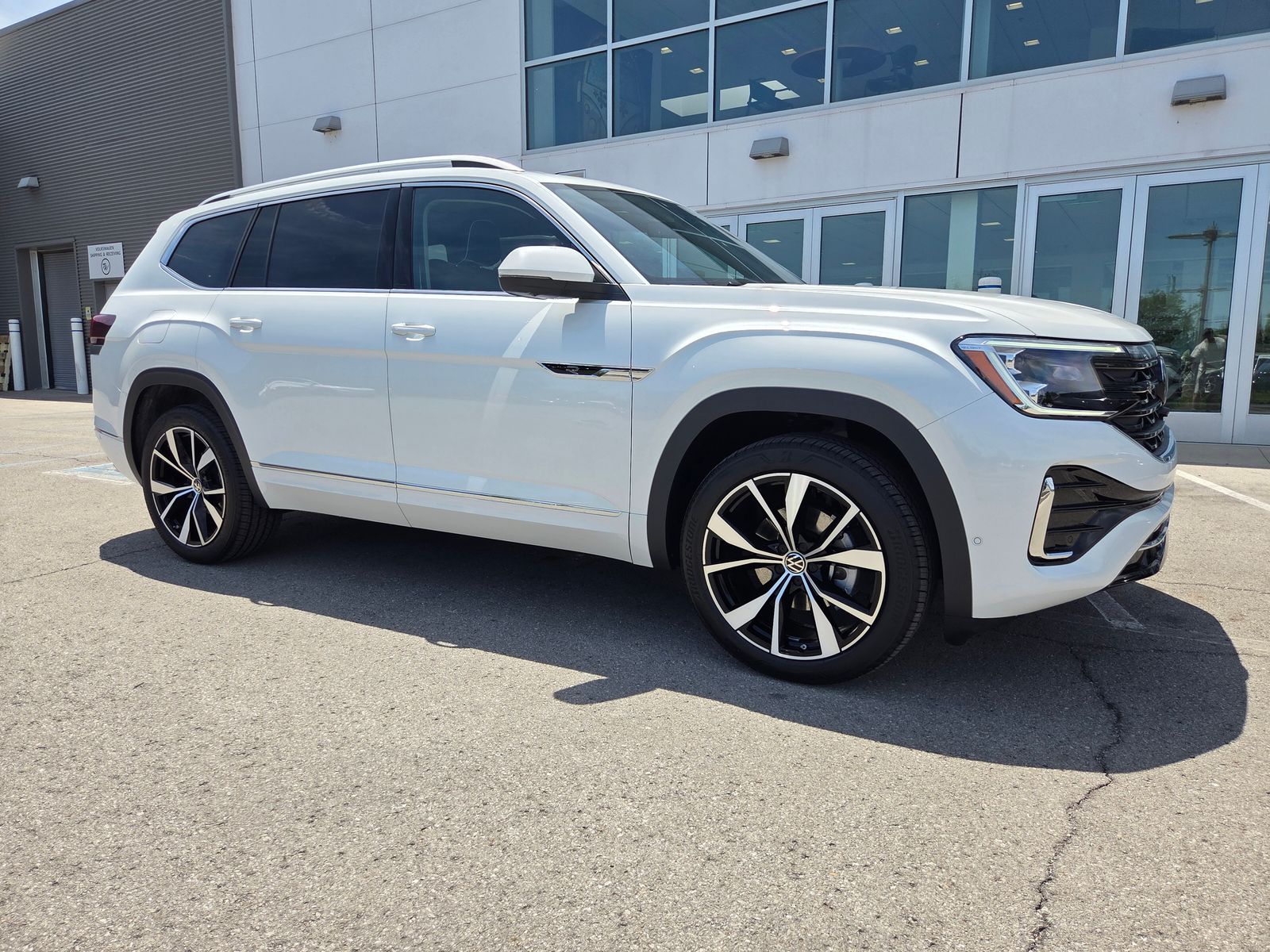 new 2026 Volkswagen Atlas car, priced at $54,258