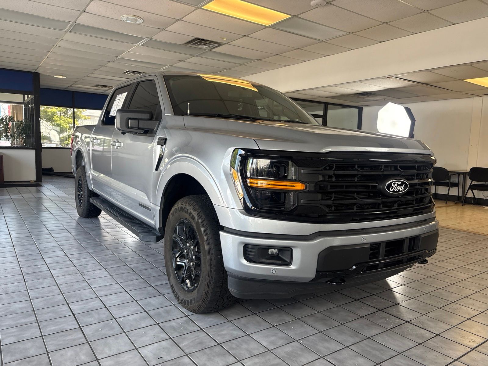 2024 Ford F-150 Plata (Iconic Silver Metallic) Camioneta Todo terreno Automática