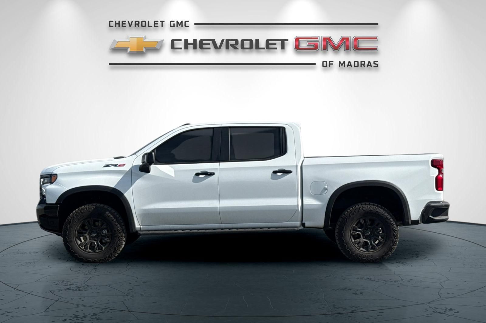 View vehicle photo 6