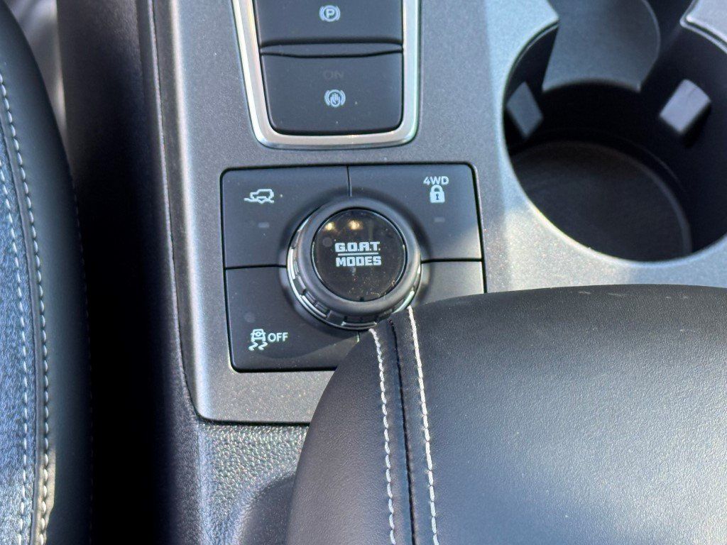 New 2025 Carbonized Gray Metallic Ford Outer Banks image 22