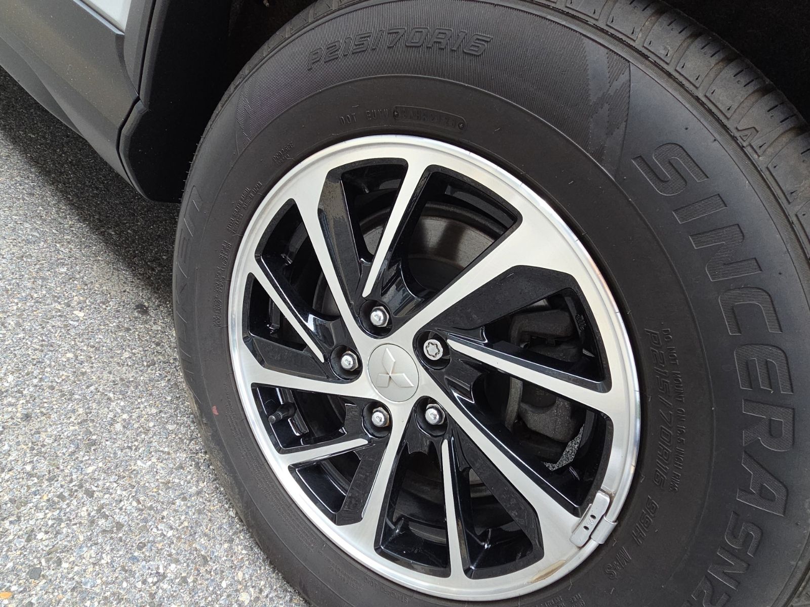 Used 2024  Mitsubishi ES image 24