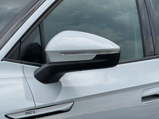 Used 2022 White Volkswagen Pro S image 29