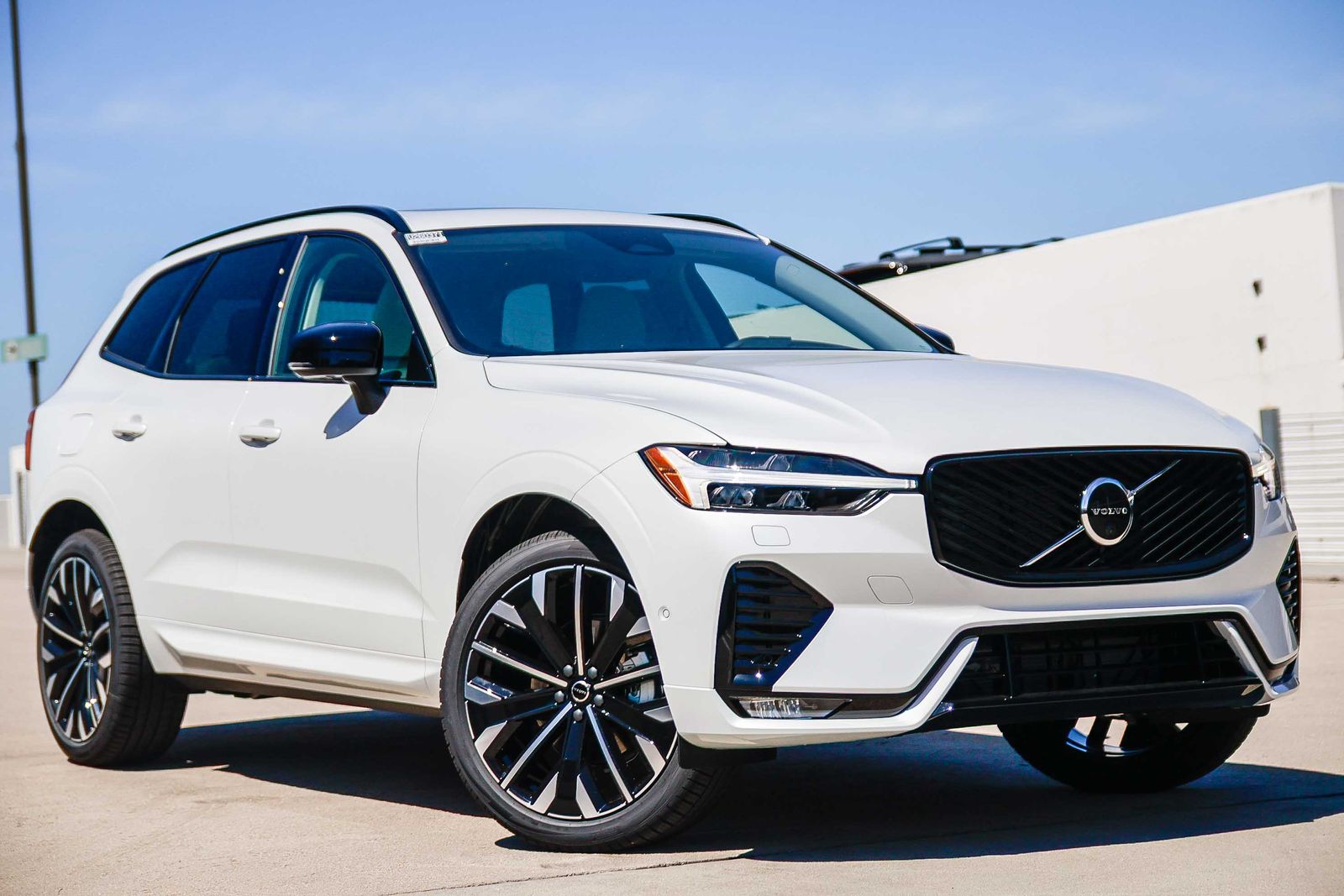 2026 Volvo XC60 B5 Ultra