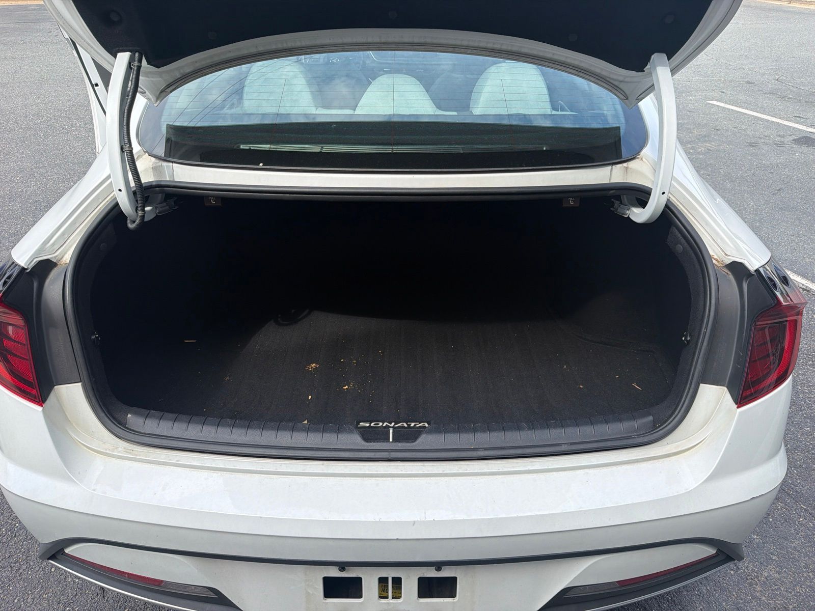 Used 2020 Quartz White Hyundai SE image 24
