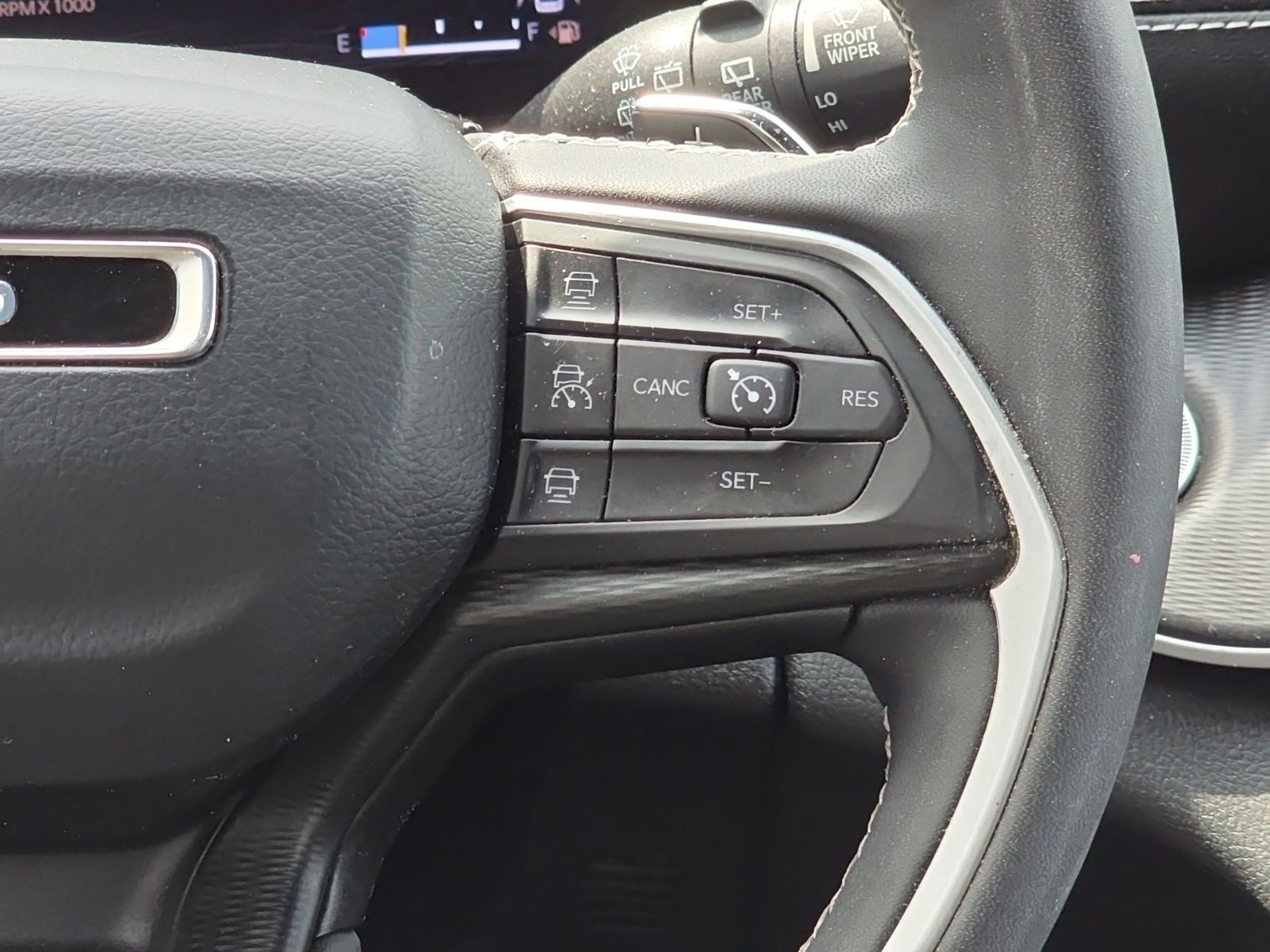 Used 2023 Red Jeep Altitude image 37