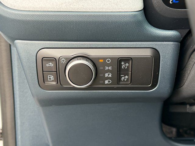 New 2026 Oxford White Ford XLT image 31