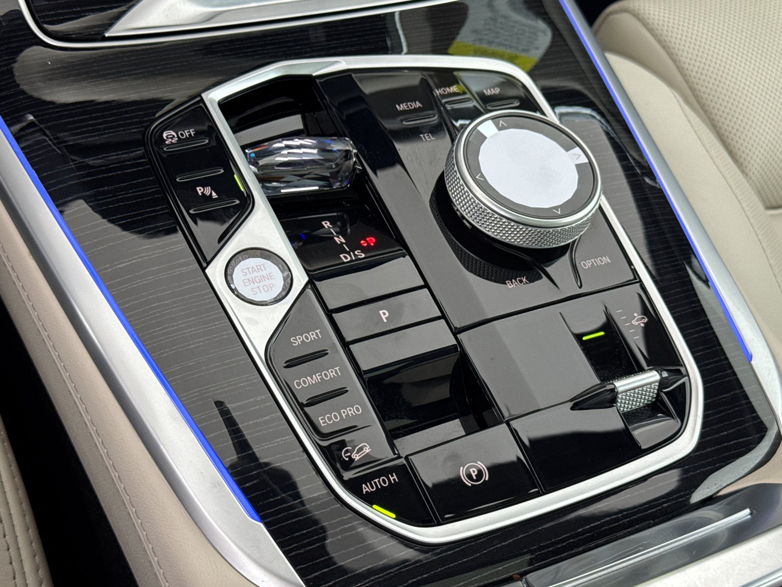 2026 BMW X7 M60i — full photo 23 of 30