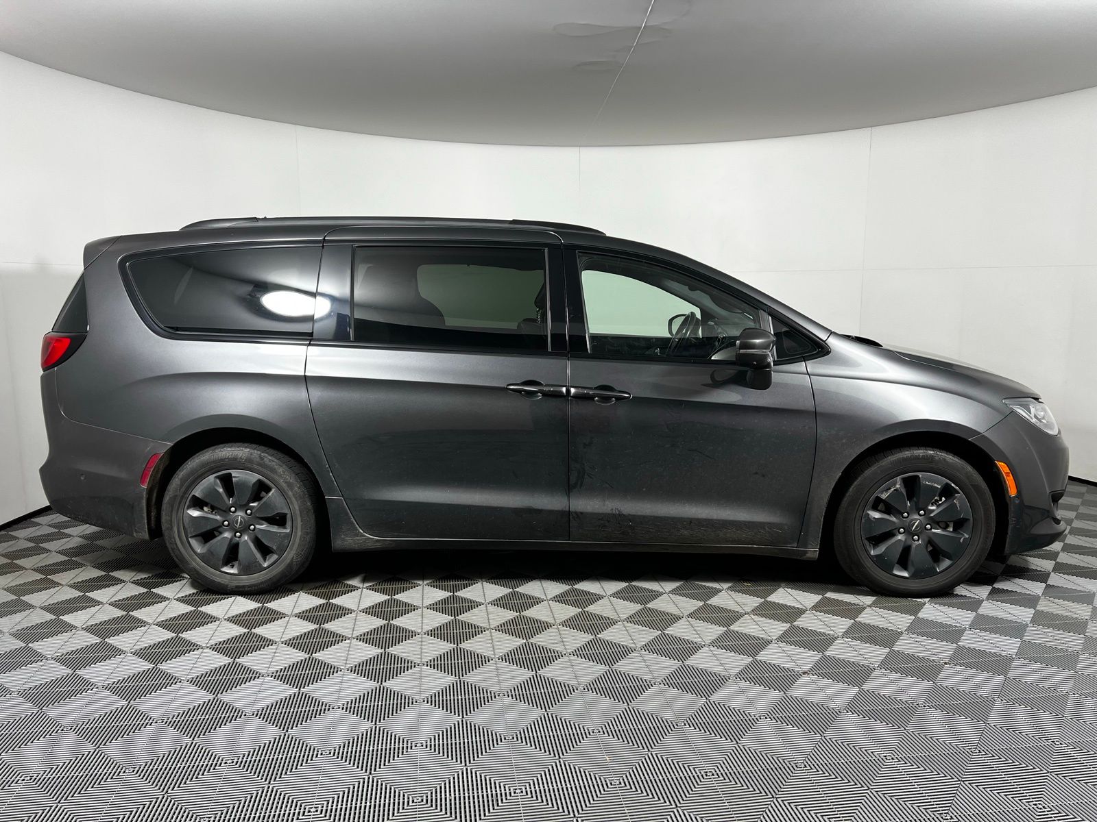 Thumbnail: 2020 Chrysler Pacifica - 4
