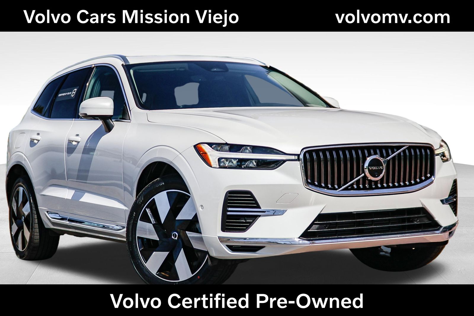 2023 Volvo XC60 Recharge Plug-In Hybrid T8 Plus Bright Theme
