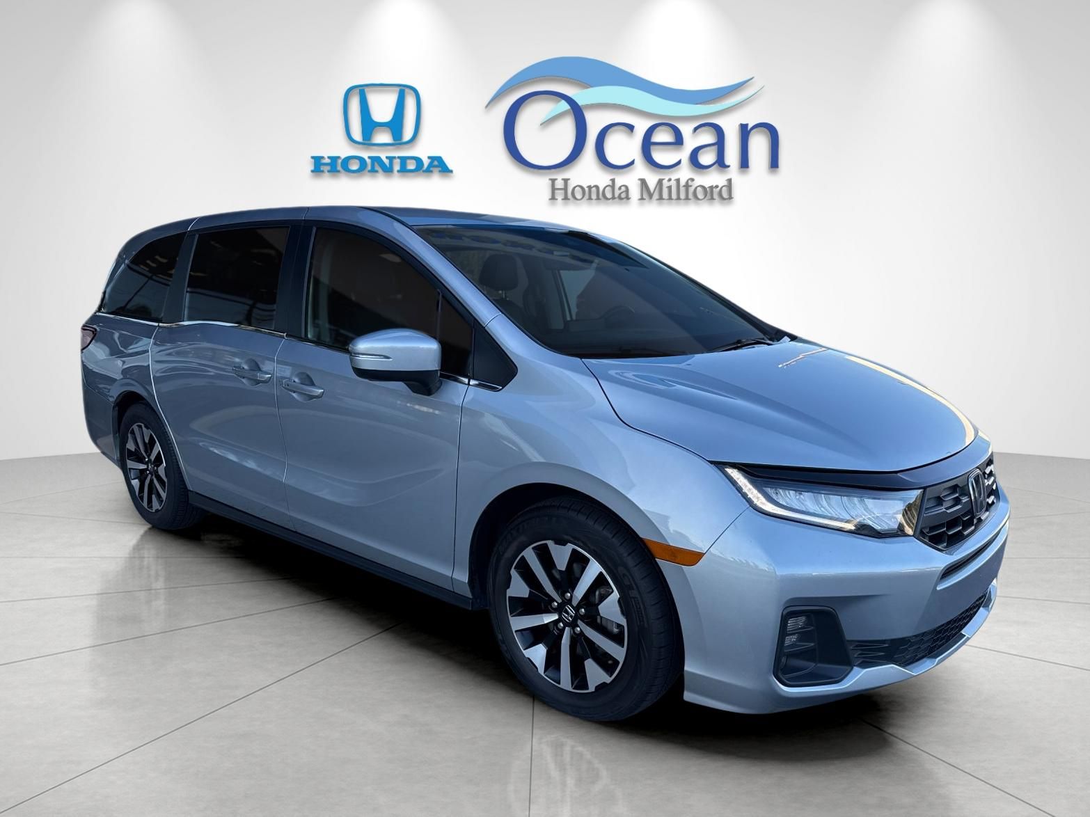 Solar Silver Metallic 2025 Honda Odyssey Minivan Front-Wheel Drive Automatic