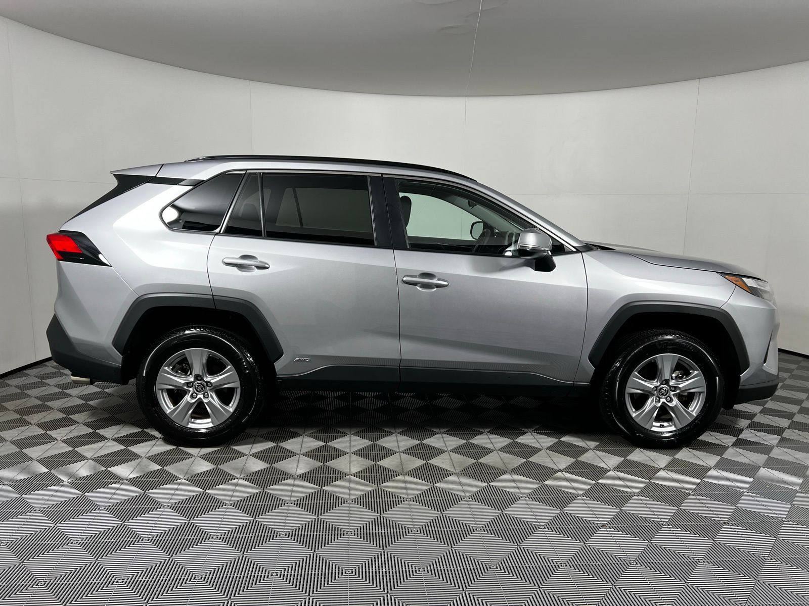 Thumbnail: 2025 Toyota RAV4 - 4