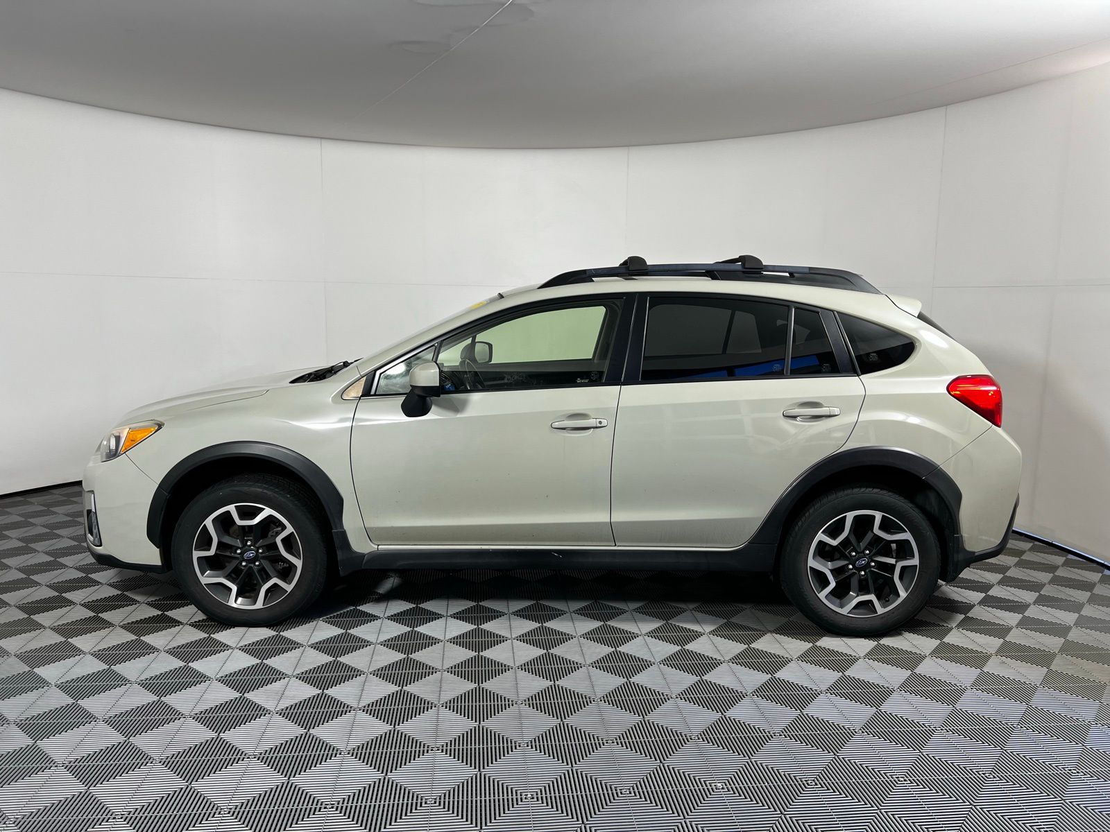 Thumbnail: 2017 Subaru Crosstrek - 8