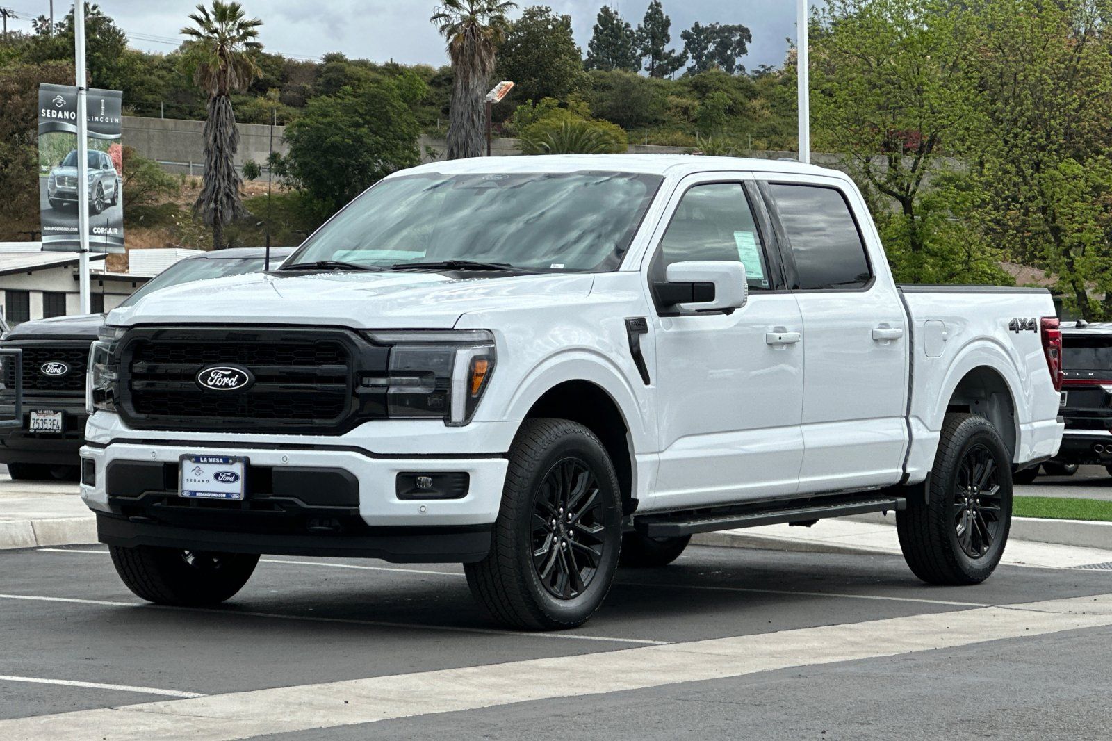 View vehicle photo 7