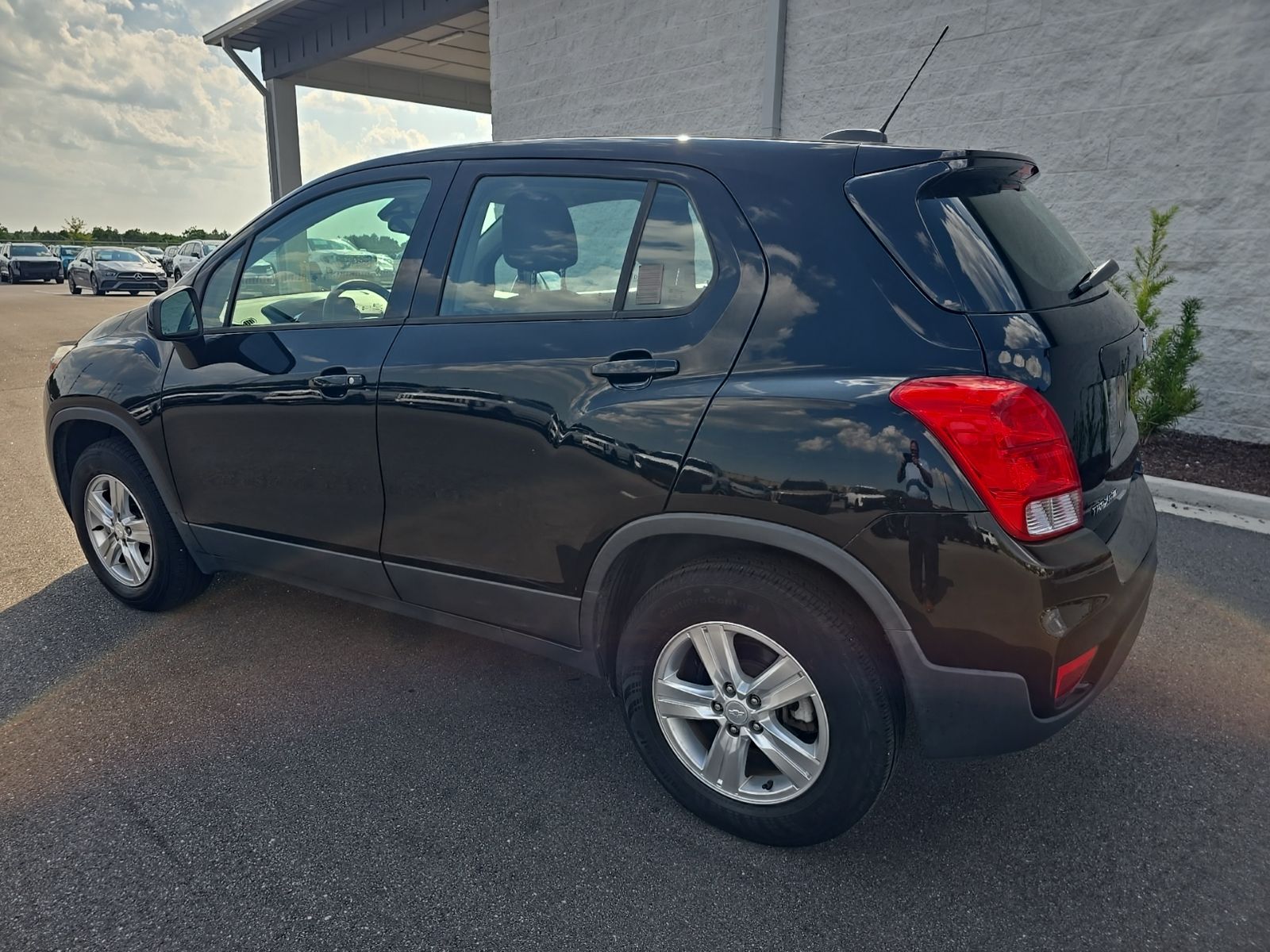 View vehicle photo 6